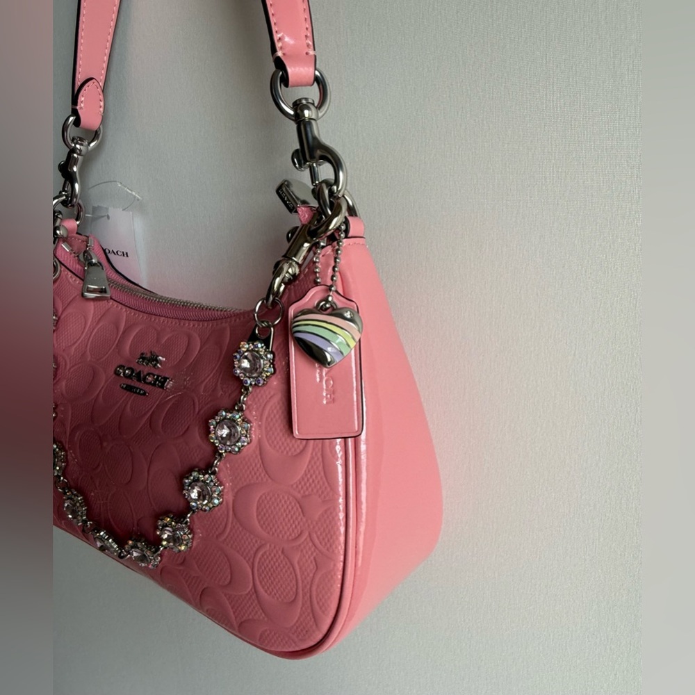 NWT Coach Teri Shoulder Bag In Signature Leather Pink/Silver Heart Charm CDA98 - Picture 4 of 15